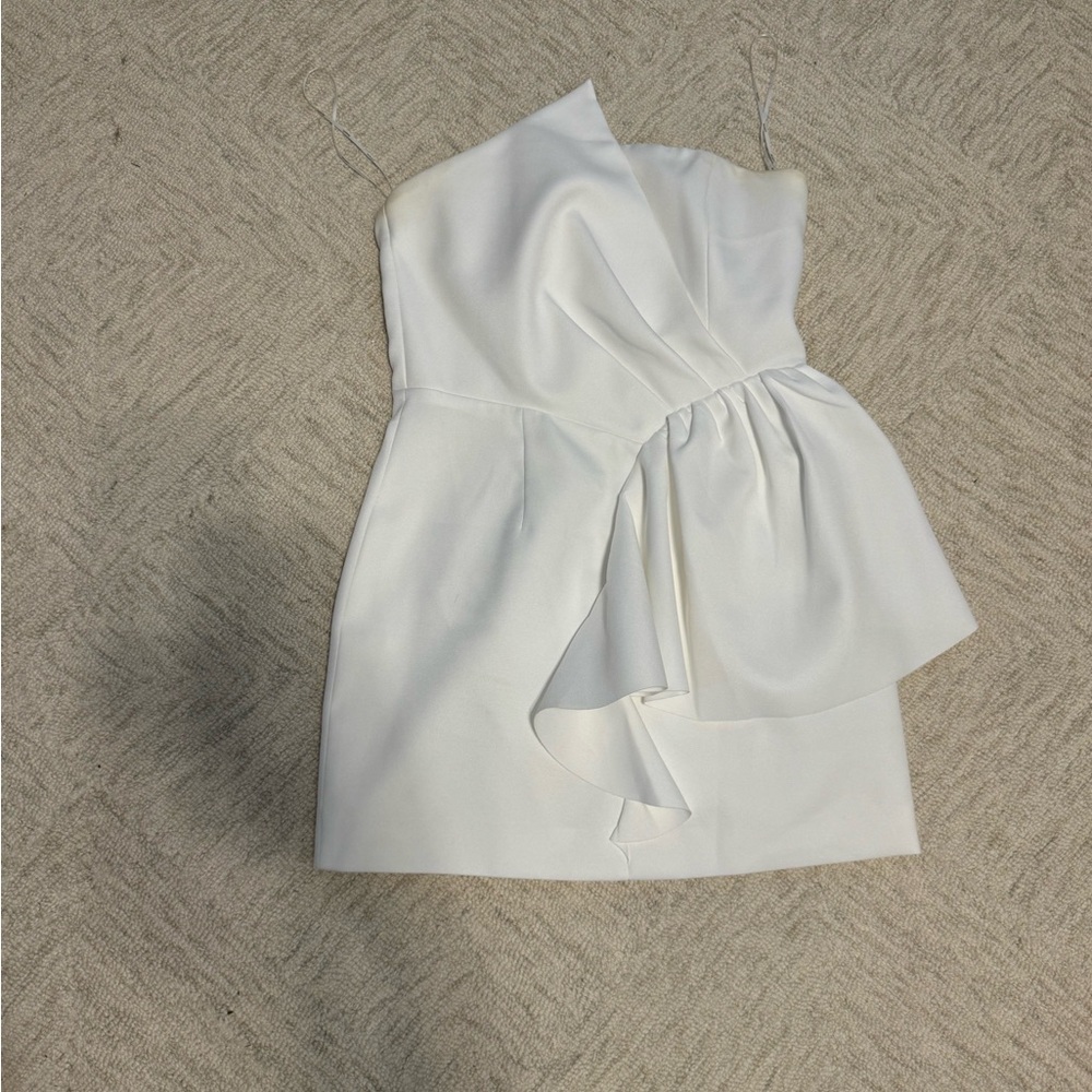 Elliatt White Strapless Dress